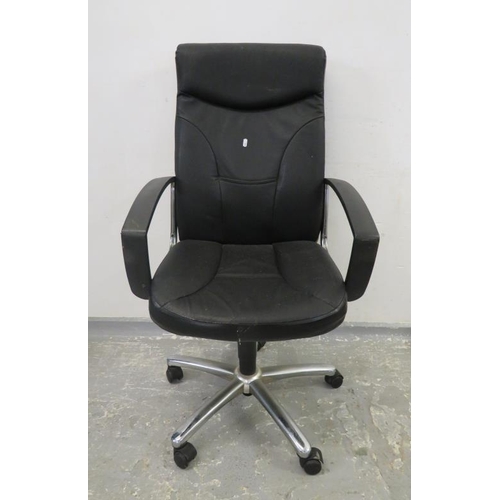 40 - Swivel Office/Desk Chair on 5 spoke base A6