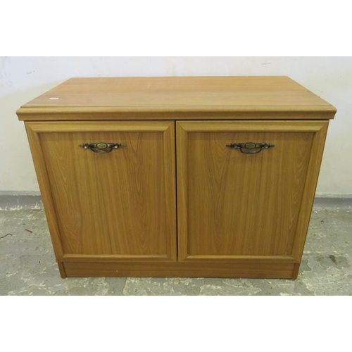 146 - modern 2 door Cupboard approx. 81cm W x 42cm D x 60cm H A4