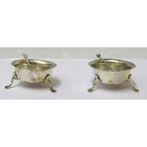 2 Silver Fully Hallmarked Tri Footed Salts, 1 marked for Chester 1913 ...