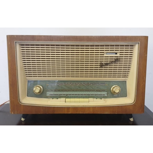 69 - Weinmar Walnut Veneered Table Top Vintage Radio. NOT TESTED   FWC