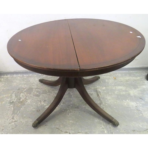 41 - C19th Mahogany Circular Breakfast Table on 4 splayed paw supports 117cm diameter (A2)