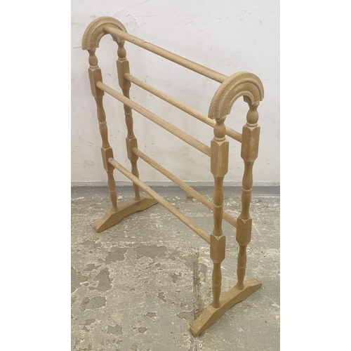 141 - Victorian Style Blonde Wood Towel Rail (A8)