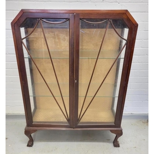 90 - Art Deco Display Cabinet, 2 glass shelves enclosed by 2 glazed doors (with key) approx. 88cm x 30cm ... 