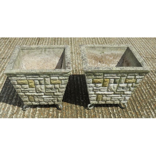 2162 - Concrete Planters on feet x2 d:41cm x h:37cm