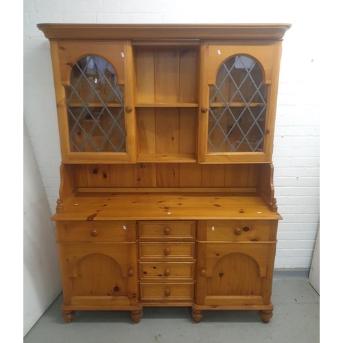 Light deals pine dresser