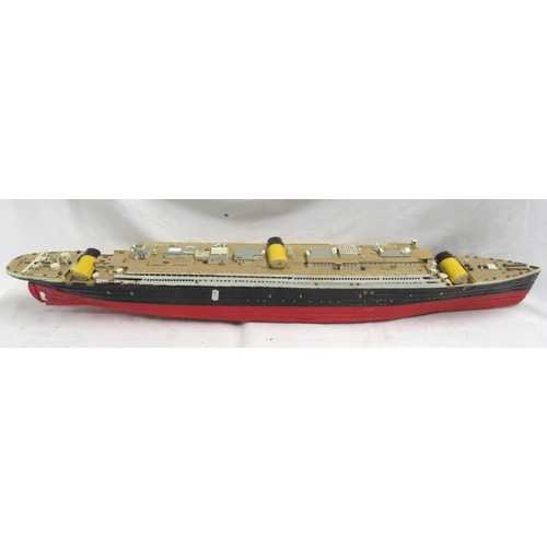 1222 - Model of the Titanic approx. 108cm L