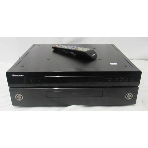 Pioneer BDP-LX91 Blu-ray disc player with remote control