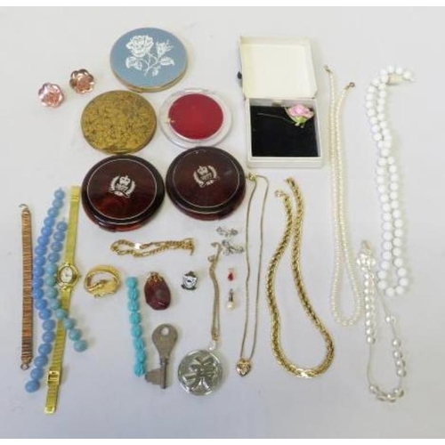 Costume Jewellery incl. ropes of beads, buttons, Stratton compacts ...