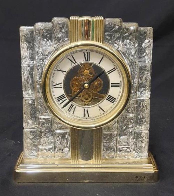 Rhythm Quartz Mantel Clock in glass surround approx. 17cm x 21cm