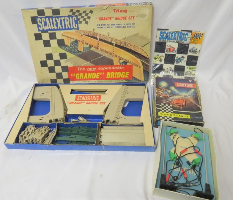 Scalextric Grande Bridge Set circa 1960s reference MM/A229, track & pit ...