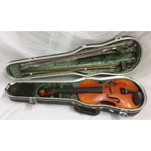 Cathedral String Cased Violin (no labels to interior) approx. 37cm pip