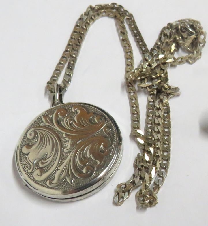 Heavy Silver Chain/Necklace with circular silver pendant