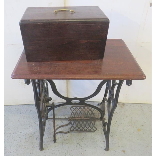 56 - Treadle Singer Sewing Machine on cast iron base approx. 42cm W x 65cm x 74cm H (A1)