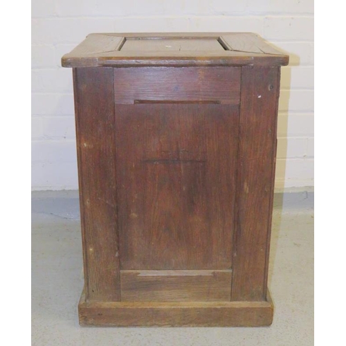 39 - Pedestal Style Oak Sink Cabinet/Log Box with hinged top approx. 46cm W x 63cm H x 48cm D (A9)