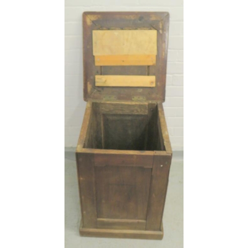 39 - Pedestal Style Oak Sink Cabinet/Log Box with hinged top approx. 46cm W x 63cm H x 48cm D (A9)