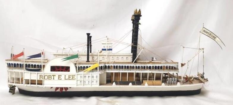 Robt e Lee Model of paddle steamer approx. 60cm L