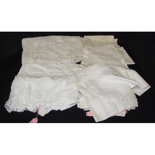 Vintage Linen incl. tablecloths, napkins & runners (1 Box)