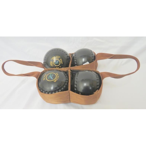 1589 - Set of Thomas Tailor Size 3 H-CT7245 B Lawn Bowls bowling balls in brown case