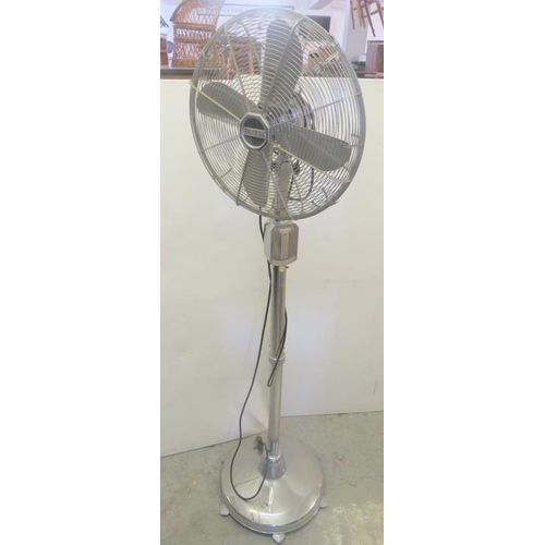 328 - CINNI Metal Floor Standing Fan