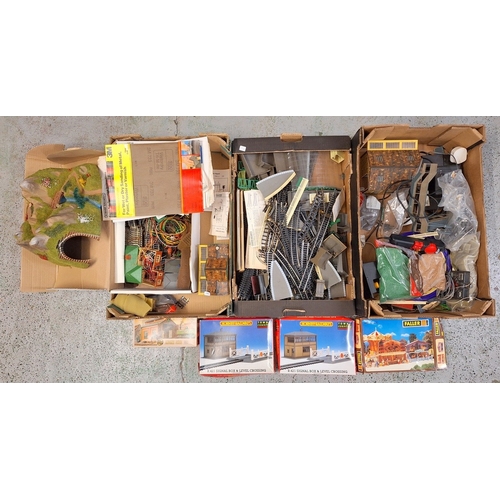 00 Gauge Hornby incl. track, trackside buildings, mountain, boxed Town ...