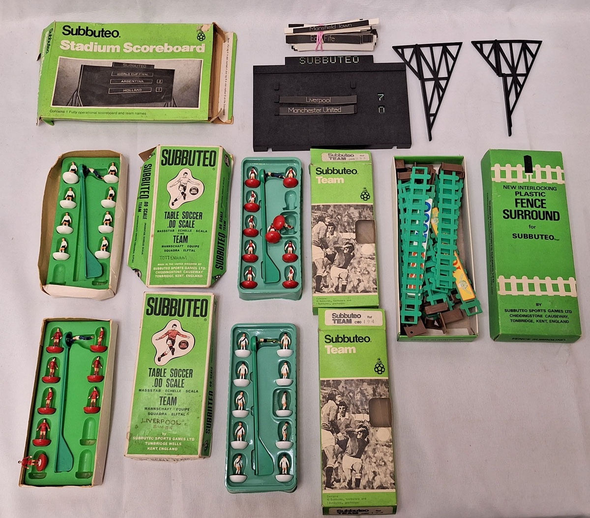 Boxed Subbuteo Players incl. White players, Red players, Liverpool team ...