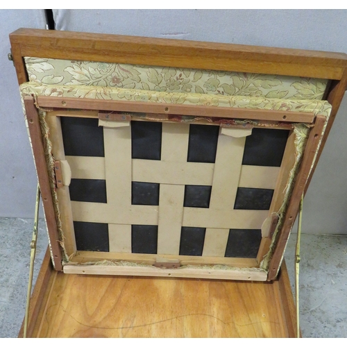 Golden Oak Box, interior with 2 sprung floral cushions to interior ...