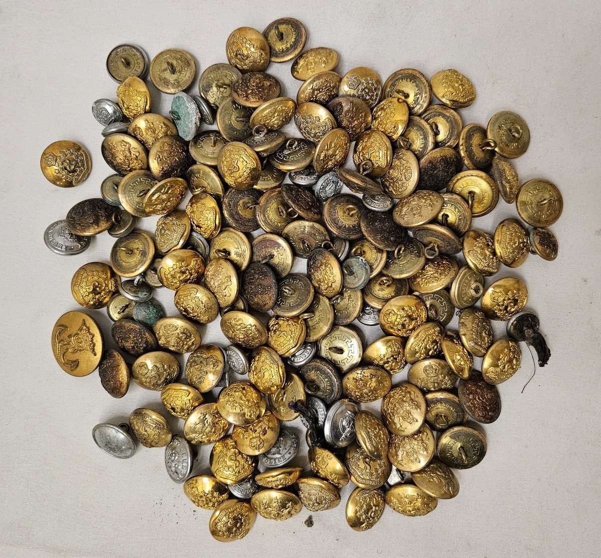 Large Bag Military & Other Buttons 8148