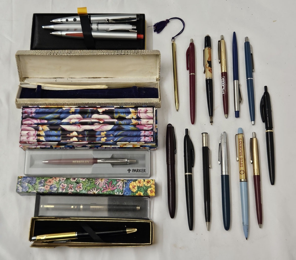 Vintage Pens incl. 2 Platinum fountain pens, ball point pens etc ...