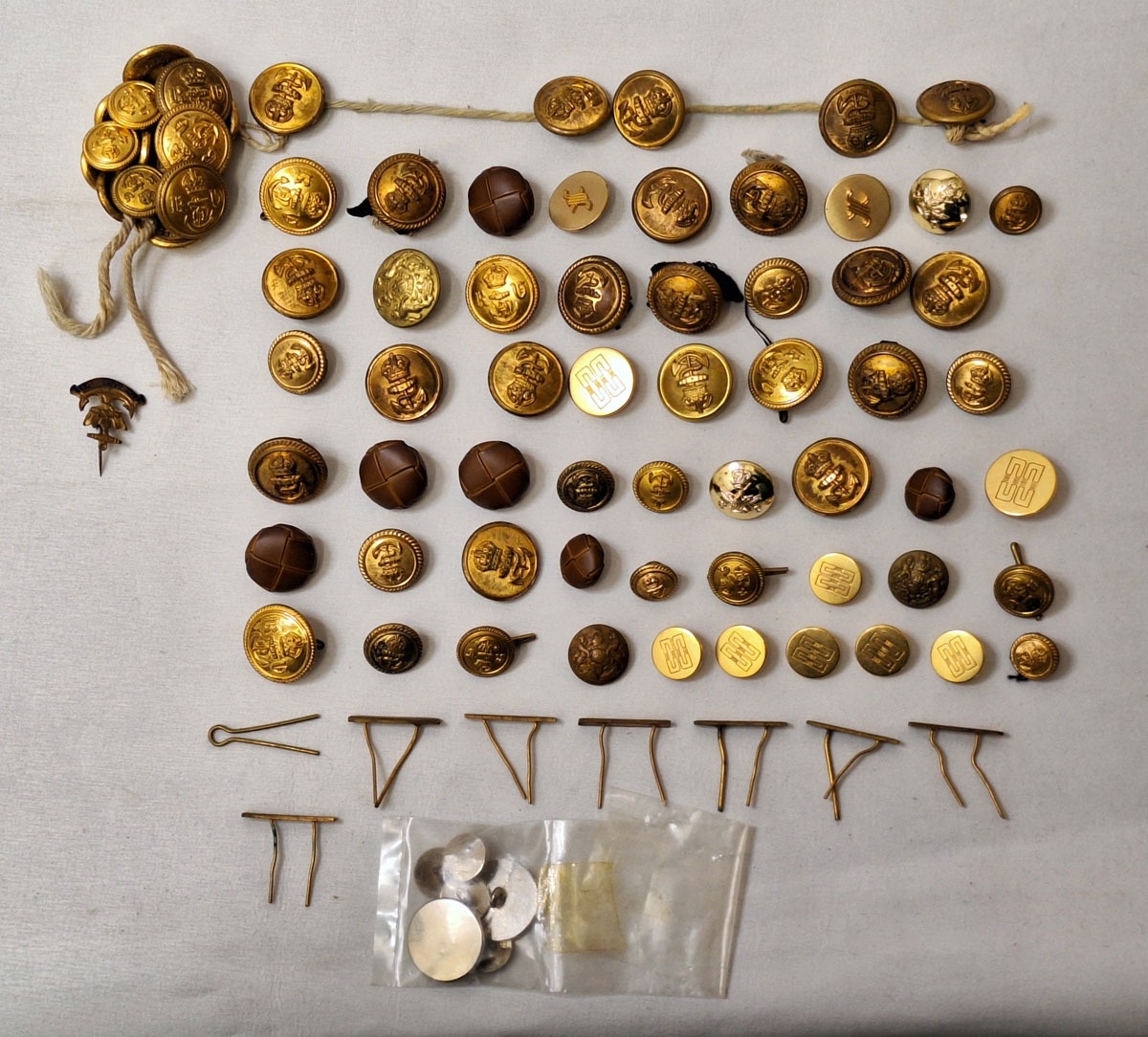 Military & Other Buttons incl. Naval, Army, leather, blazer buttons etc.