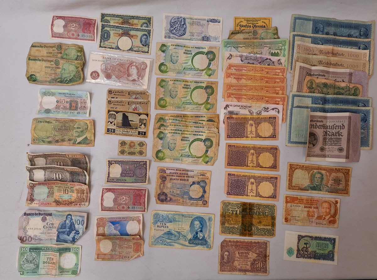 Withdrawn Bank Notes of the World incl. early German, Malaysia, Denmark ...