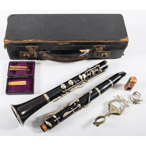 879 - An early 20th century rosewood clarinet by Martin Fres, Paris: