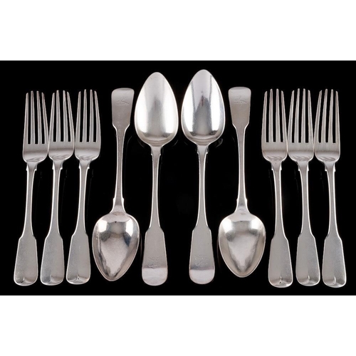 789 - A set of six George III Irish fiddle pattern table forks, maker W. Hammy & Thomas Farnett, Dublin, 1... 