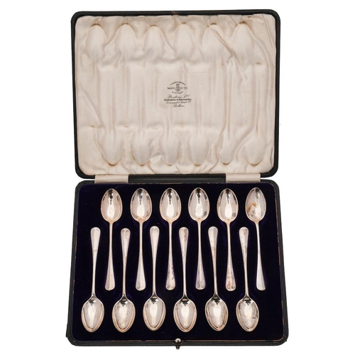 797 - A set of twelve George V silver Hanoverian pattern teaspoons, maker Joseph Rogers & Sons, Sheffield,... 