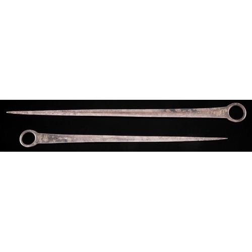 801 - A George III meat skewer,  maker George Smith III & William Fearn, London, 1796: crested, 33cm long ... 