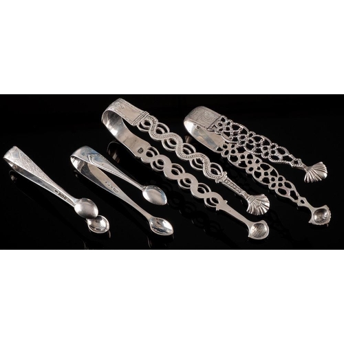 806 - A pair of Victorian silver sugar tongs, maker John Millward Banks, Chester, 1898: with pierced stems... 