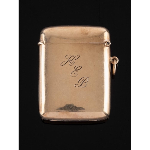 846 - A George V 9ct gold vesta case, maker W& Co Ltd, Birmingham, 1913: initialled, of traditional rectan... 