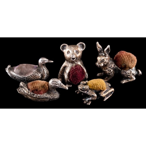 852 - An Edwardian novelty silver pin cushion, maker Sampson Mordan & Co, Chester, 1906: in the form of a ... 