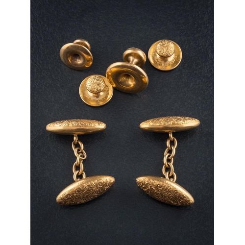 986 - A pair of 18ct gold torpedo cuff-links: of foliate design together with four dress studs stamped '18... 