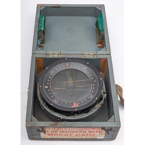 251 - A WWII period Type P10 spit bar compass in wooden case: date stamped to underside of lid' December 1... 