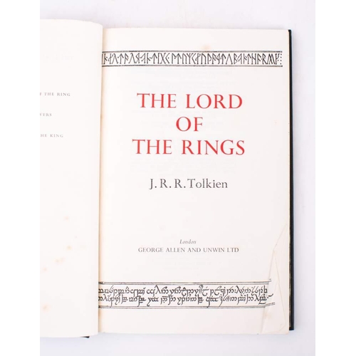 50 - TOLKIEN, J.R.R -  The Lord of the Rings : 2 large folding maps, org. pictorial cloth in slightly rub... 