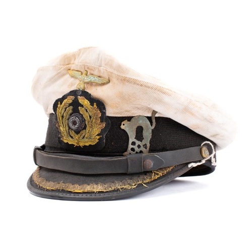 233 - A WWII Kriegsmarine U-Boat Officer's peaked cap: the white cloth cover with gilt brass eagle and swa... 