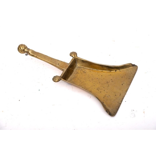 373 - A late 18th/early 19th Century brass shovel scoop: the handle with spirally reeded ball finial.