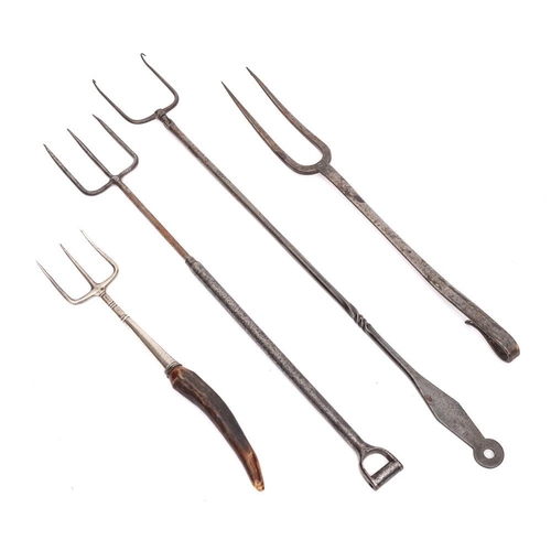 72 - A plated three pronged fork: with horn handle, a metal three pronged telescopic fork with 'garden fo... 