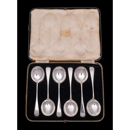 288 - A set of six George V silver Old English pattern soup spoons, maker Roberts & Belk, Sheffield, 1935,... 