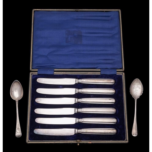 37 - A set of six George V silver handled butter knives, maker Allen & Darwin, Sheffield, 1911: with fill... 