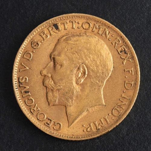 404 - A George V gold sovereign coin, 1912,: diameter ca. 22mms, total weight ca. 7.9gms.