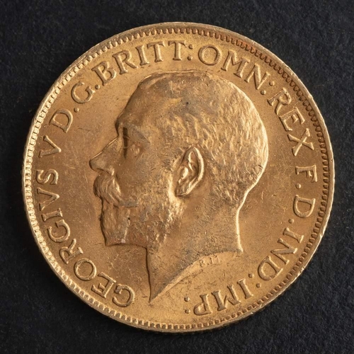 405 - A George V gold sovereign coin, 1913,: diameter ca. 22mms, total weight ca. 7.9gms.