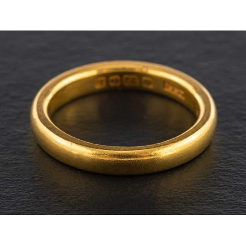 426 - A 22ct gold band ring,: with hallmarks for Birmingham, 1929, ring size I, total weight ca. 4.5gms.