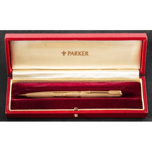 431 - A Parker 9ct gold 'Fine Barley' pattern pen set: comprising Parker 61 fountain pen, propelling penci... 