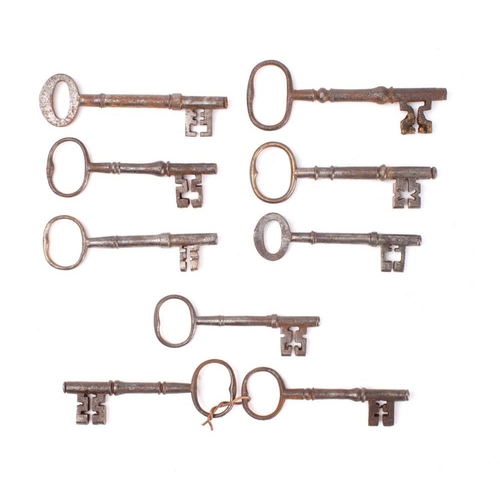 154 - Nine various steel keys with plain bows and shaped shanks: (9)